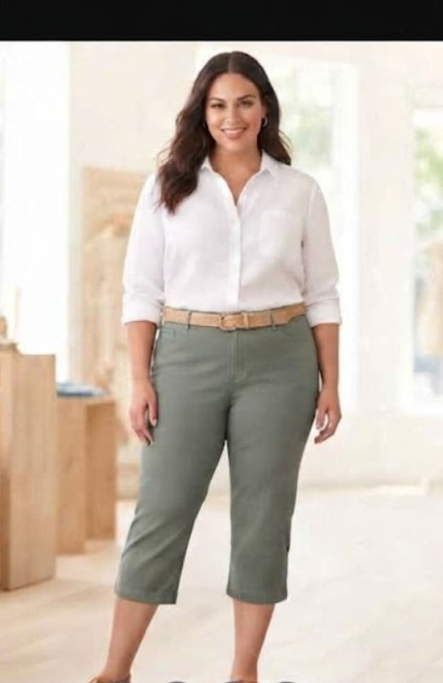 St. John's Bay Womens 22W Green Capri Pants New With Tags 19" Cropped Plus